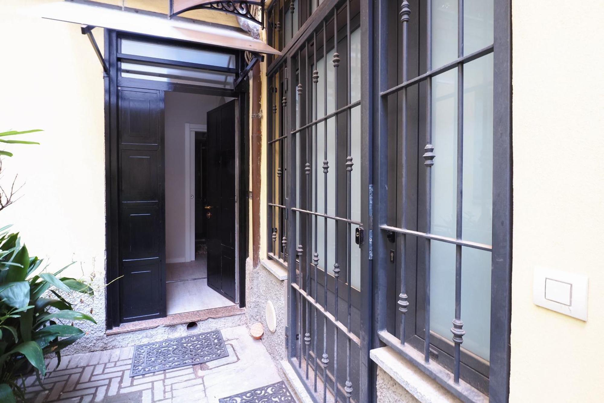Apartment Delizioso Tra Navigli E Mm Sant'agostino Mailand
